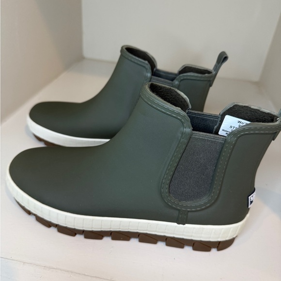 Sperry Women's Sz. 9 Chelsea Boot.  Rain boots/ duck boots.  Waterproof. - Picture 5 of 7